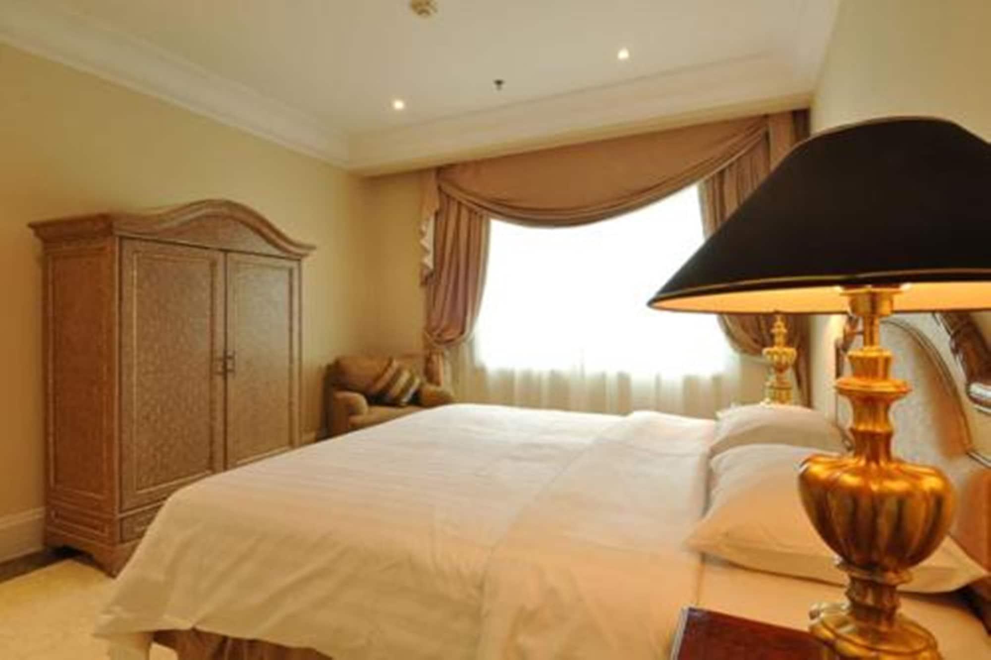 Batavia Hotel & Serviced Apartments Jakarta Luaran gambar