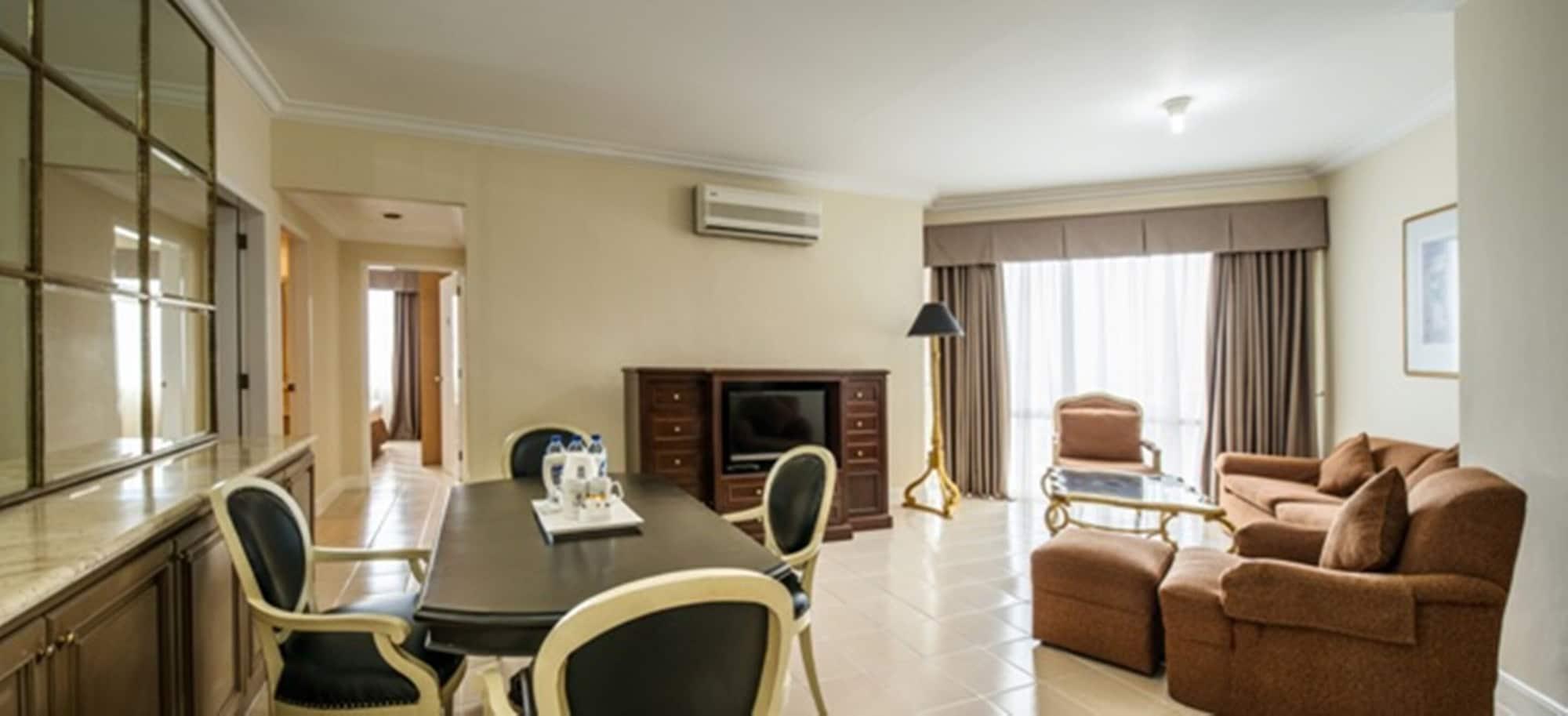 Batavia Hotel & Serviced Apartments Jakarta Luaran gambar