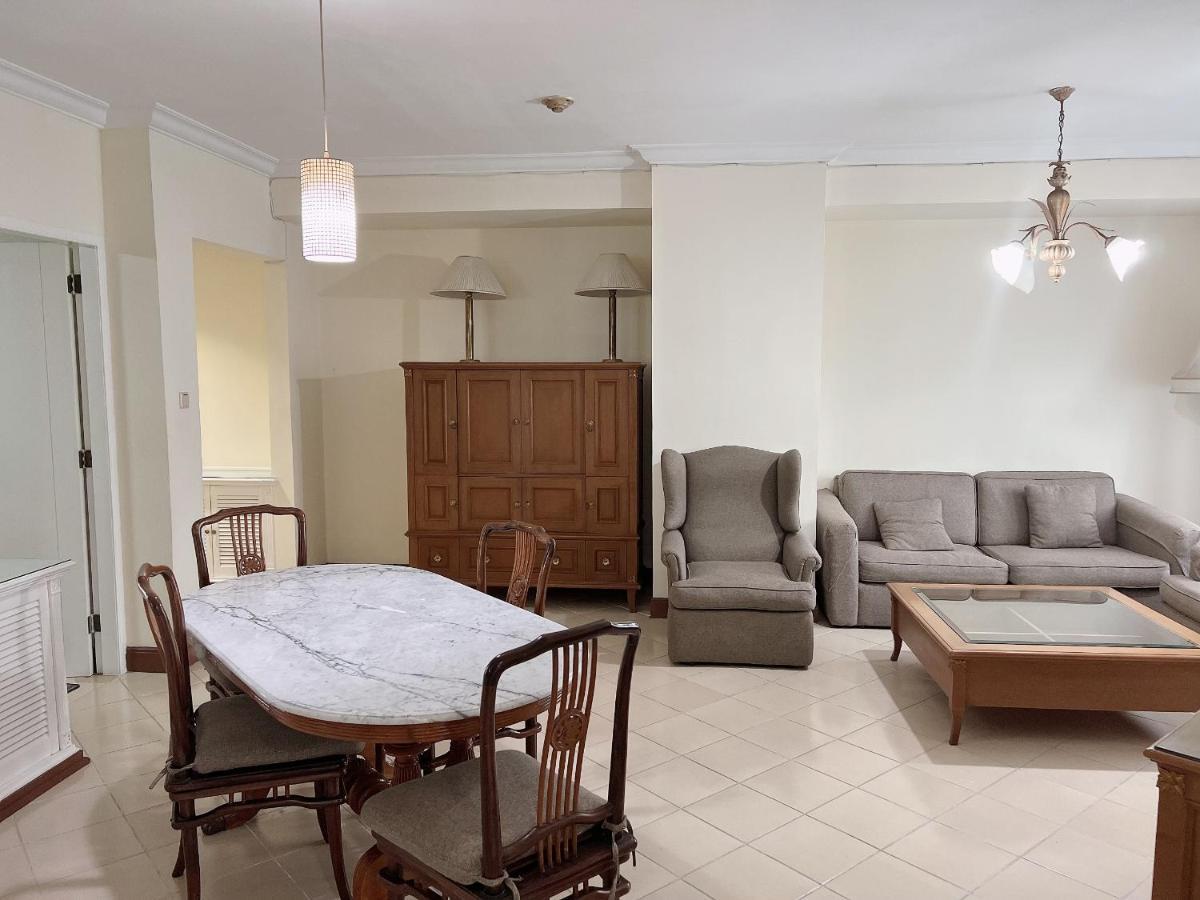 Batavia Hotel & Serviced Apartments Jakarta Luaran gambar