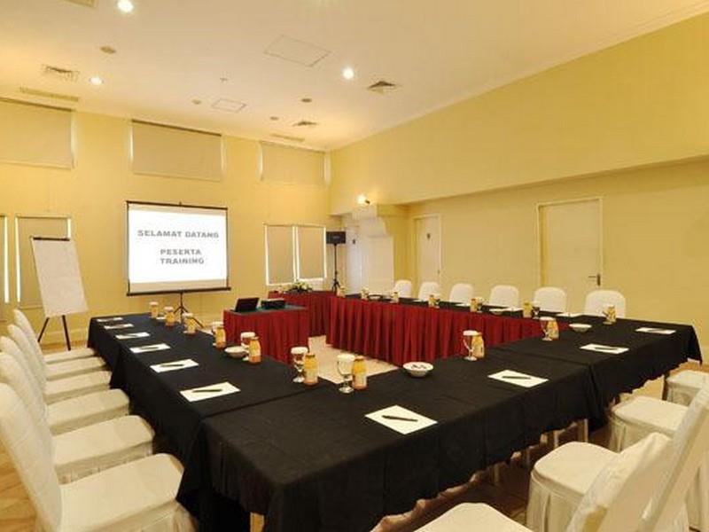 Batavia Hotel & Serviced Apartments Jakarta Luaran gambar
