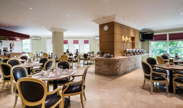 Batavia Hotel & Serviced Apartments Jakarta Luaran gambar